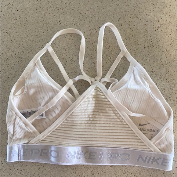 Nike Pro Aeroadapt sport bra - Picture 2 of 3